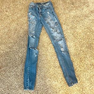 I’m selling these women’s size 23 KanCan jean they are in great condition